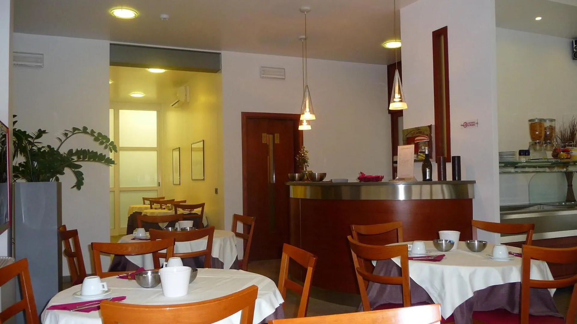 Hotel Paris Mestre 3*,  İtalya