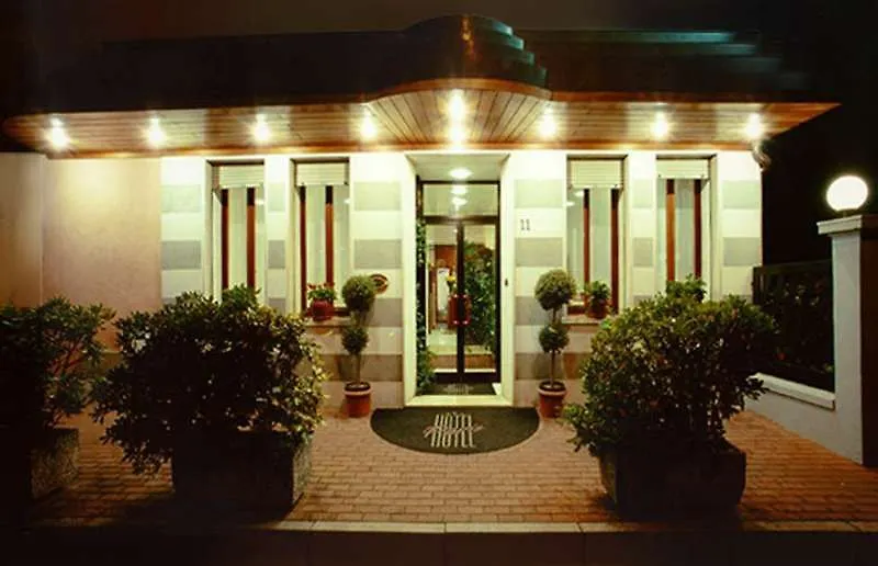 ***  Hotel Paris Mestre İtalya
