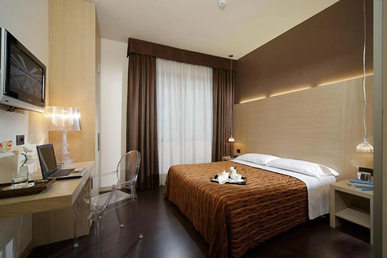 Hotel Paris contacts